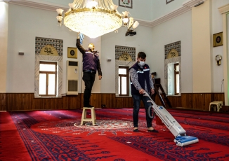 Buca’nın camilerinde ramazan temizliği
