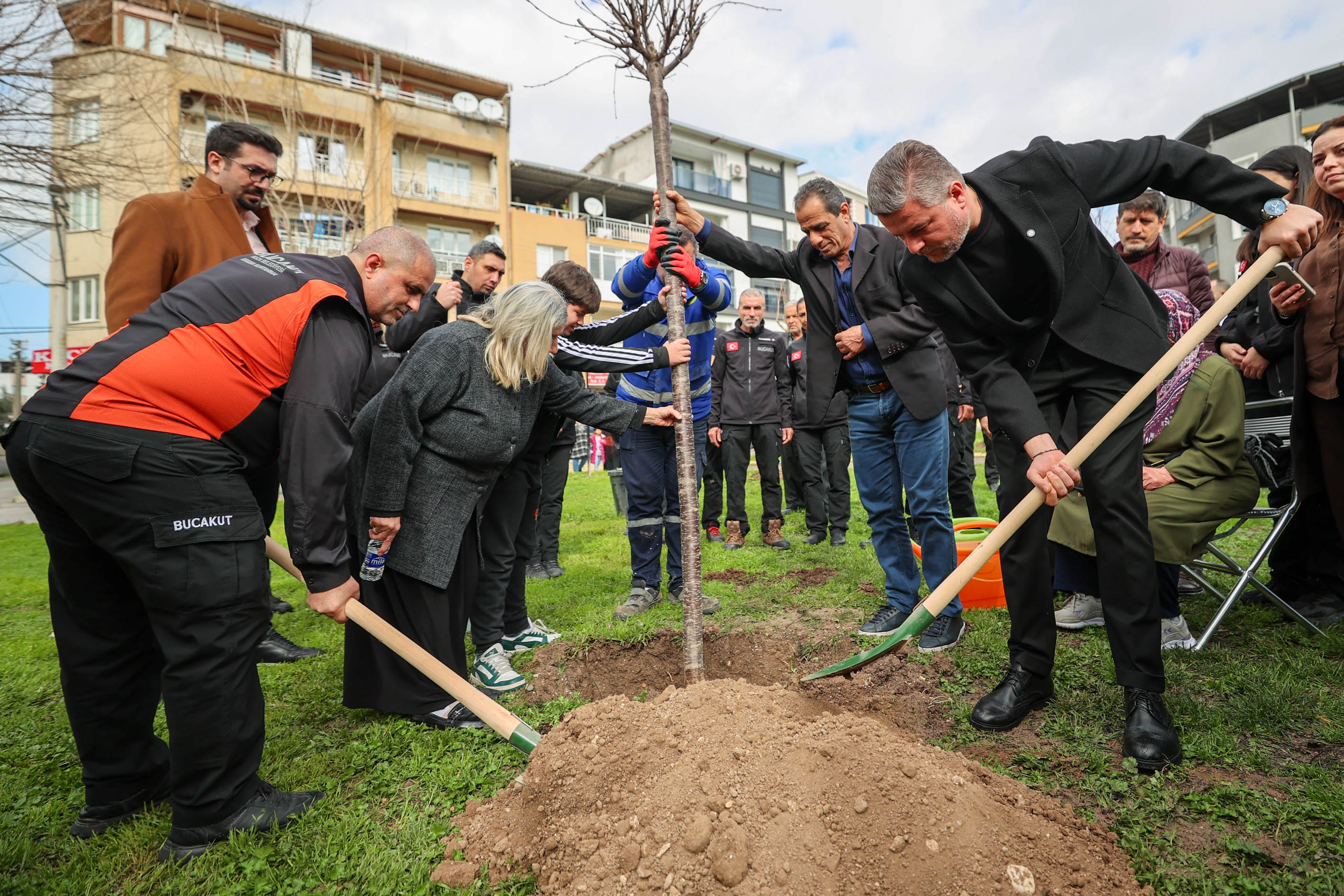 Buca’da 6 Şubat’ta Kaybedilenler Fidanlarla Anıldı