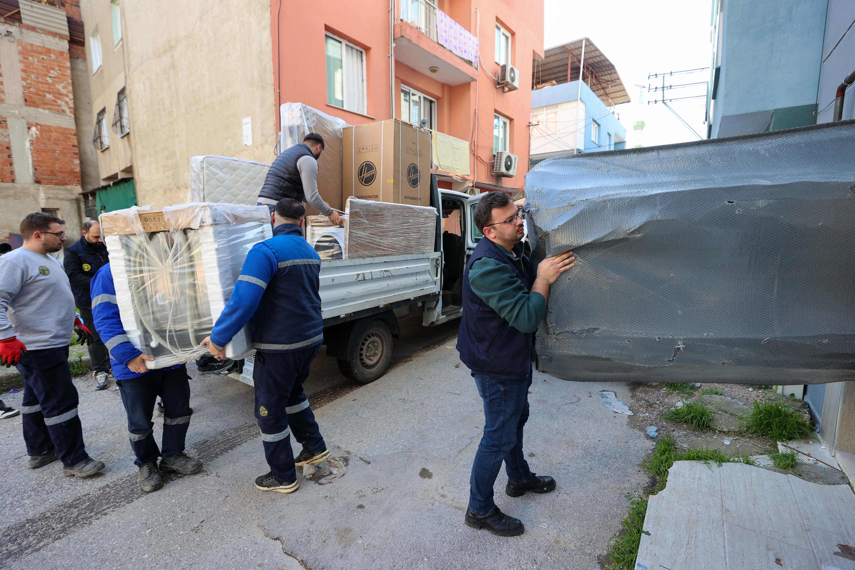  Buca Belediyesi’nden Selden Etkilenen Ailelere Eşya Desteği