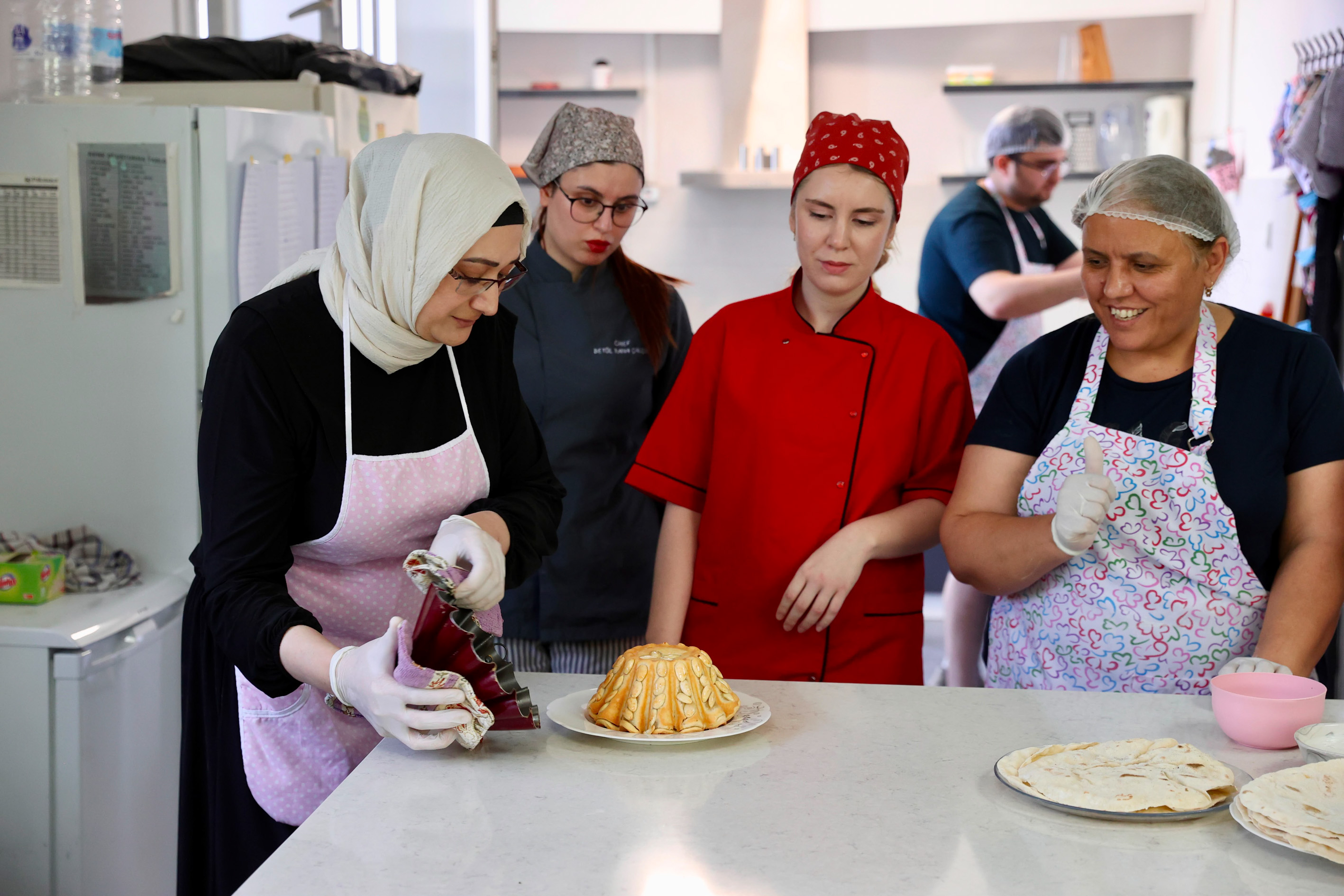Buca’da Kadınlar Lezzeti Mesleğe Dönüştürüyor