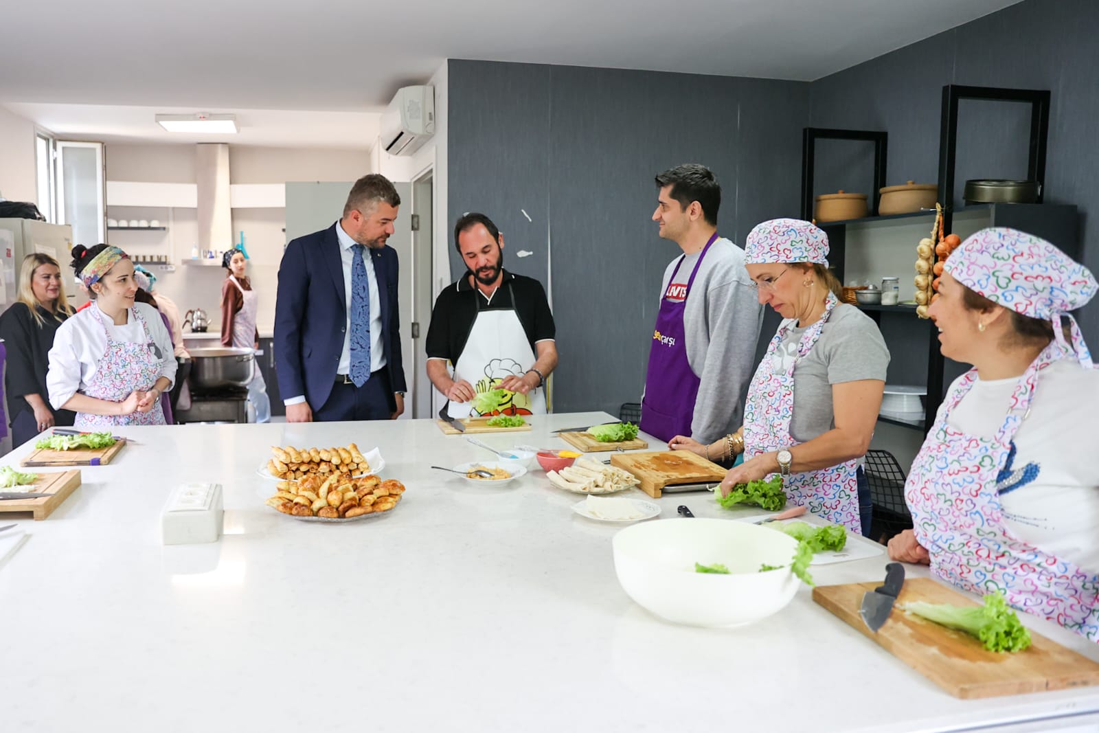 Buca Belediyesi’nin Kurs Merkezleri Kadınlara Meslek Edindiriyor