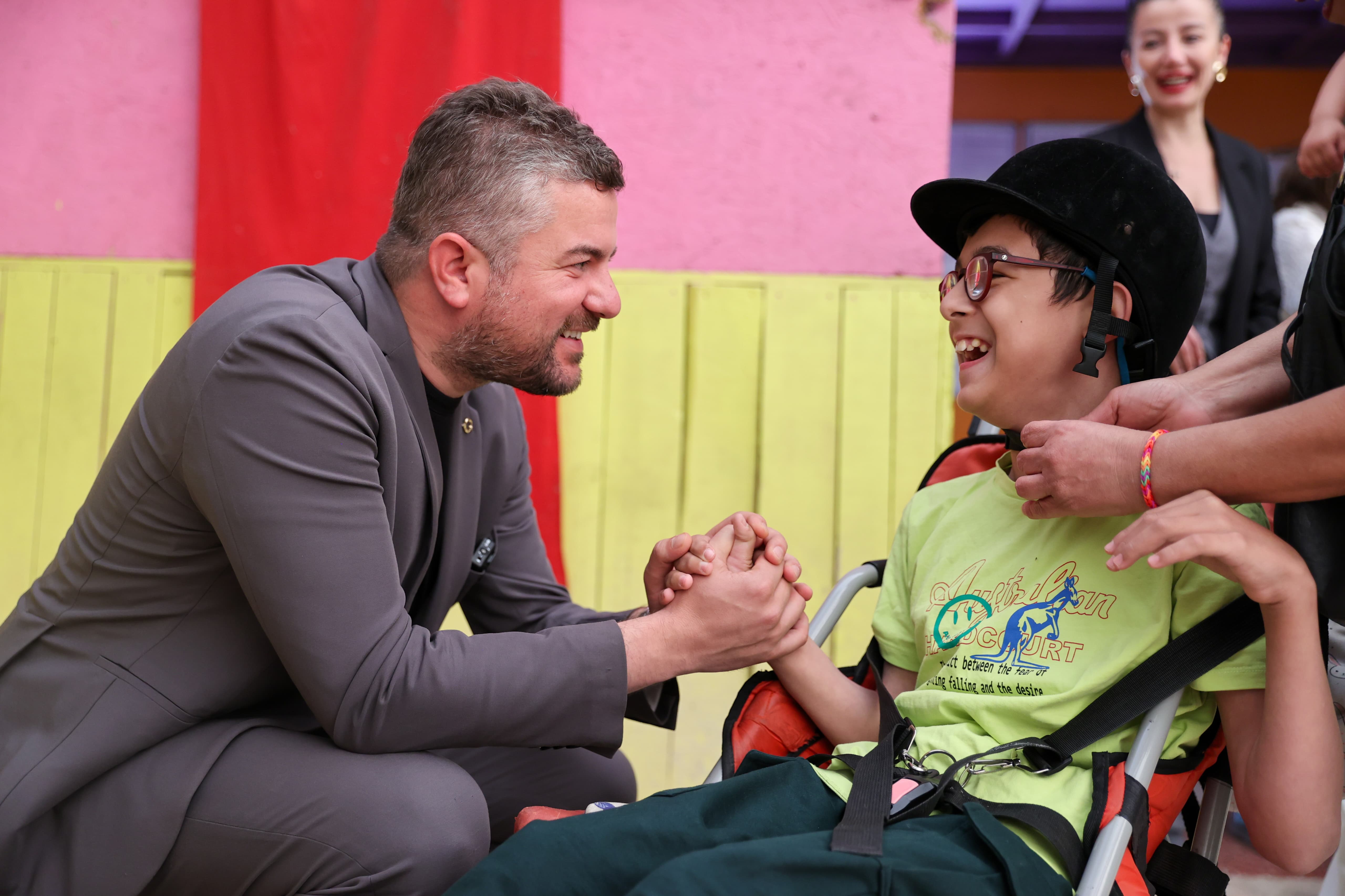 Buca’nın özel çocuklarına atlı terapi