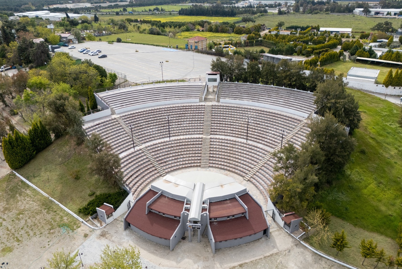 Buca Gölet Açık Hava Tiyatrosu (Amfi Tiyatro) Tadilatlarının Yapılması Çalışması